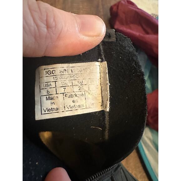 UGGs Toddler girls leather combat boot size 6 - Picture 6 of 6